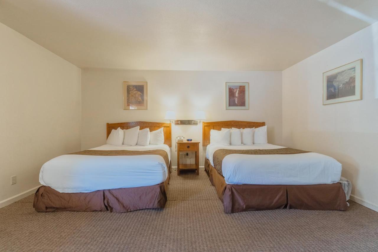 Mariposa Lodge 3*