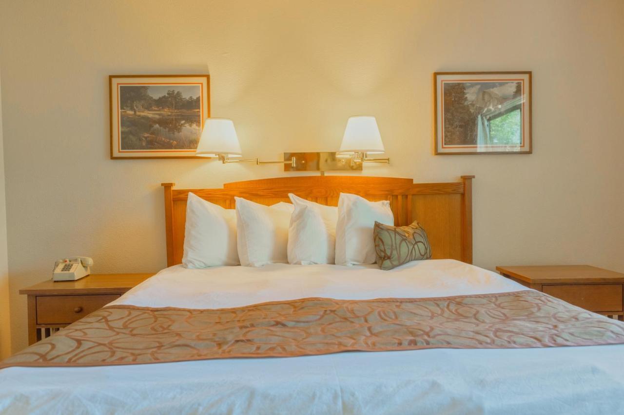 Mariposa Lodge