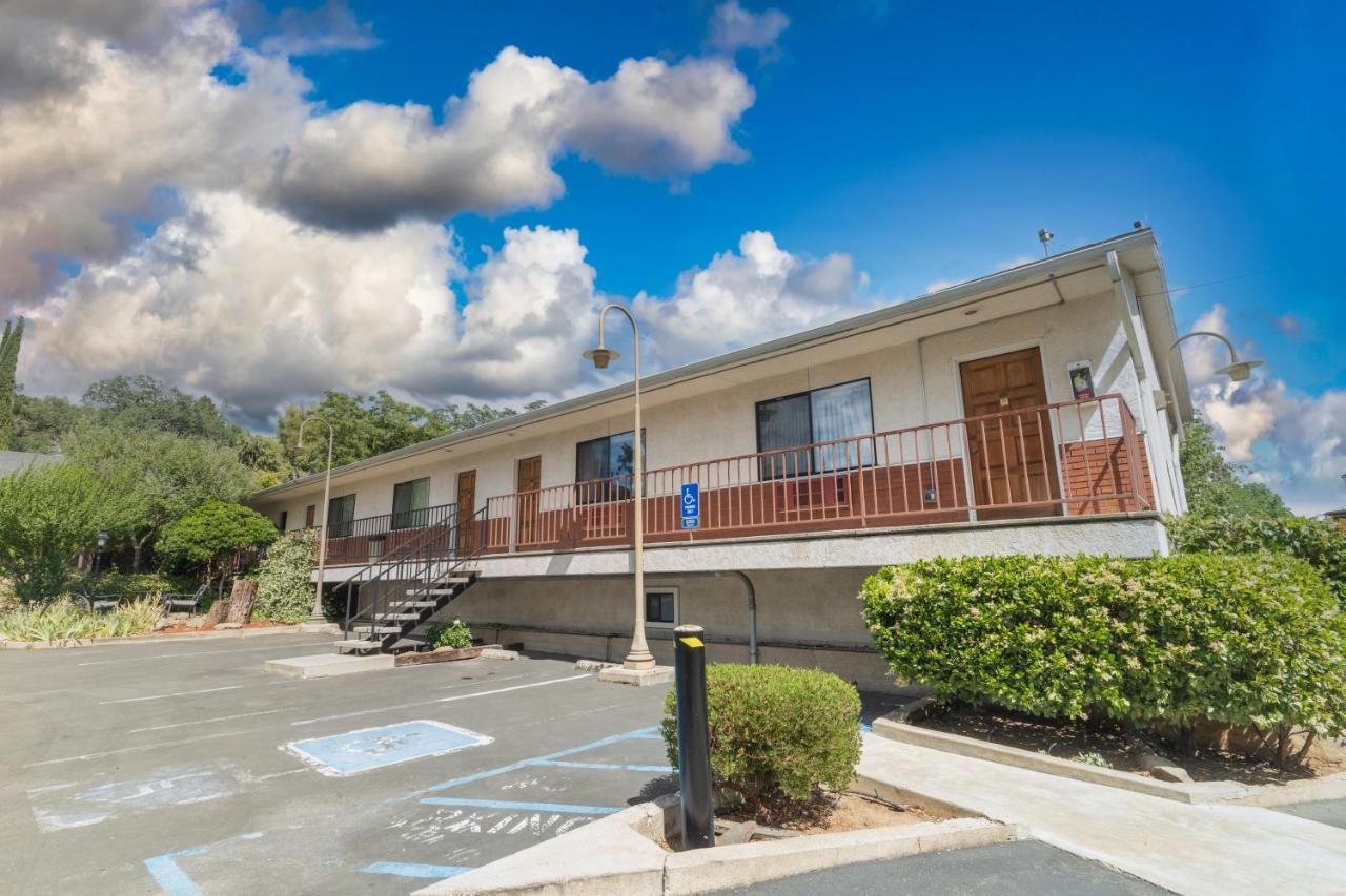 Mariposa Lodge Hotel 3*
