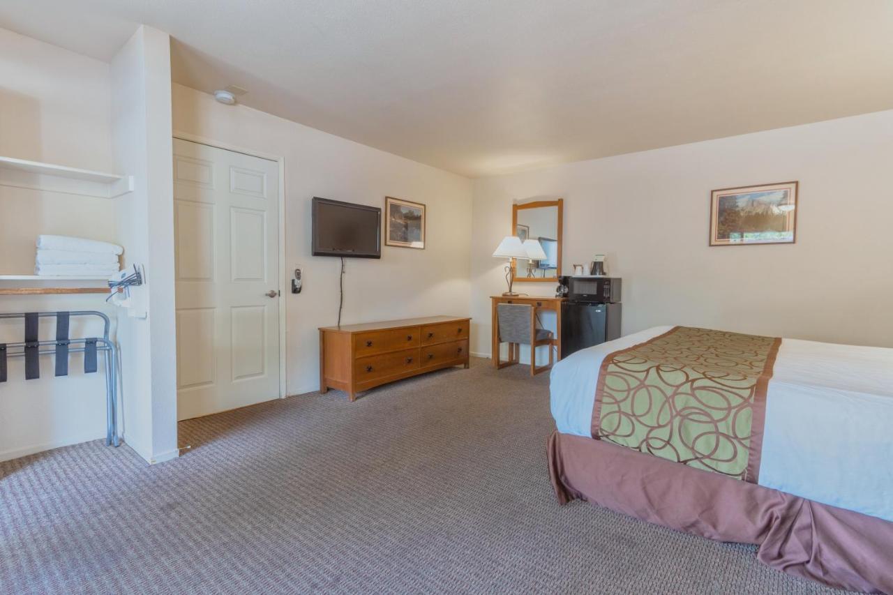 Mariposa Lodge 3*