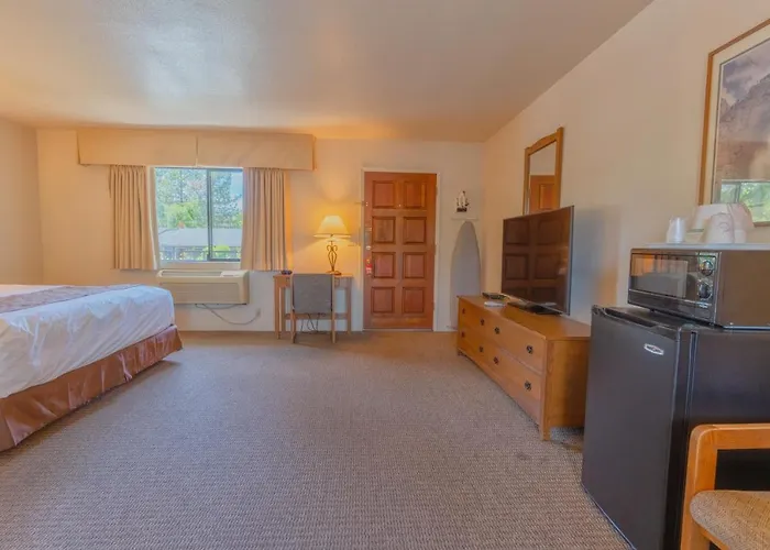 Mariposa Lodge